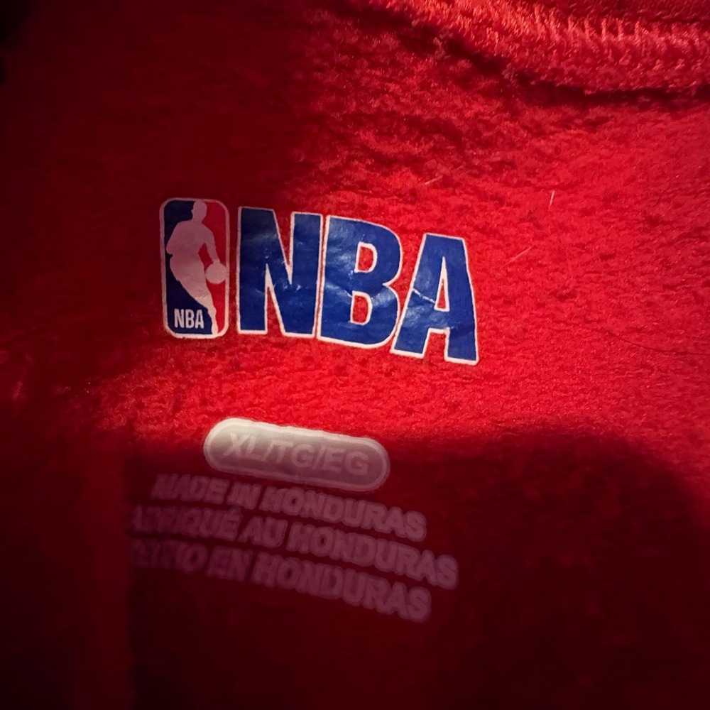 NBA Chicago Bulls Red Fleece Pullover Hoodie - Size XL - Picture 3 of 3